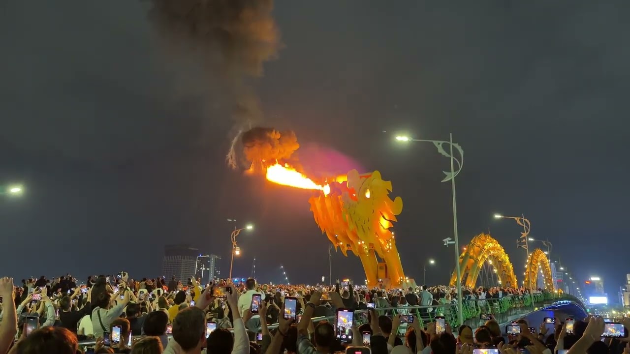 Cầu rồng Đà Nẵng về đêm