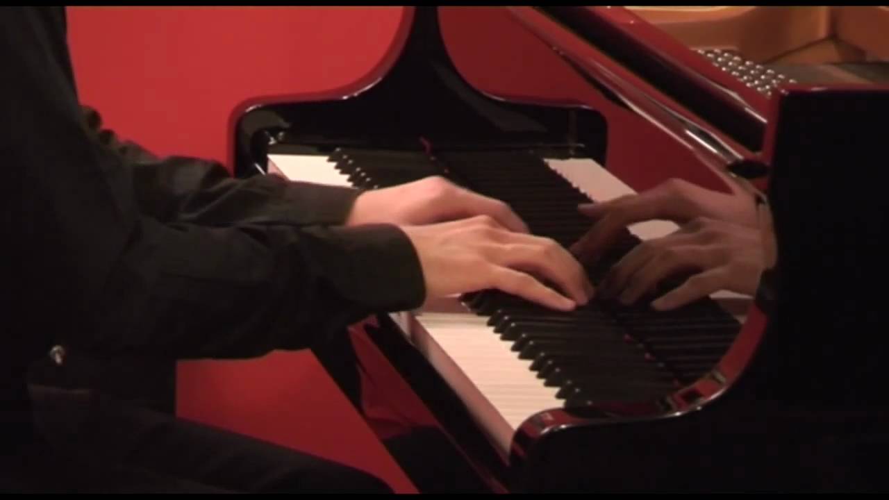 MOZART, Sonata K.331 - II. Menuetto (Alberto Lodoletti, piano)