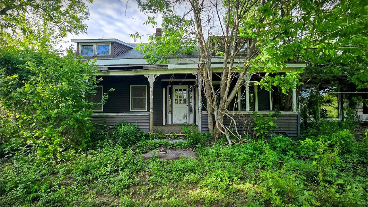 ABANDONED House In Rural Connecticut, Empty 20+ Years