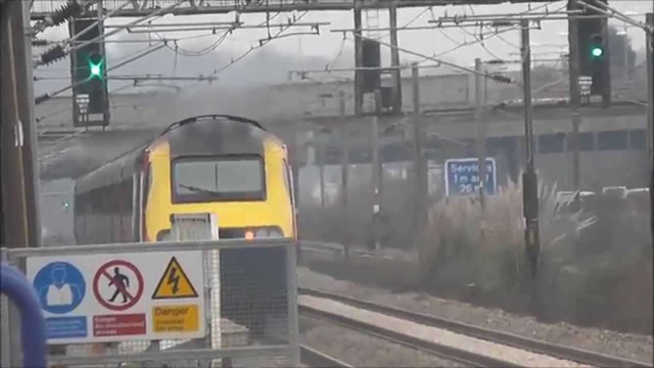 Trains at Mill Hill Boardway | 9/3/15