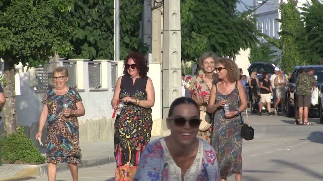 Anem de Festa: Ofrena de flors i fruits al patró a Sant Jaume d'Enveja