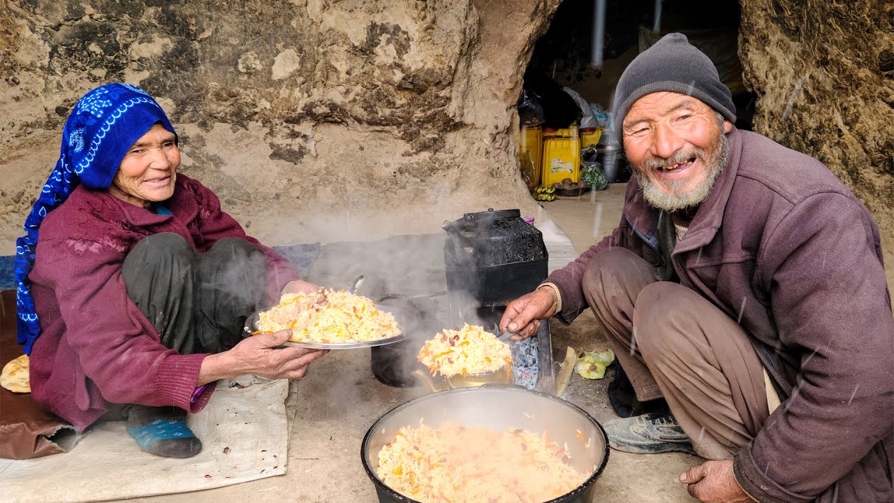 Old Lovers kabuli Pulao in A Snowy Day | Afghanistan Mountain village life in a cave