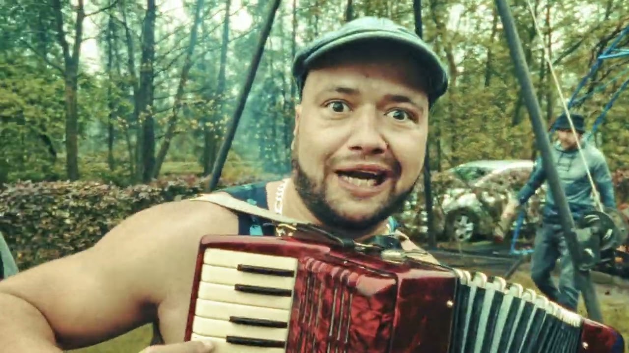 MAJ&Oacute;WKA - MOCNE LAJTY, CYBER MARIAN