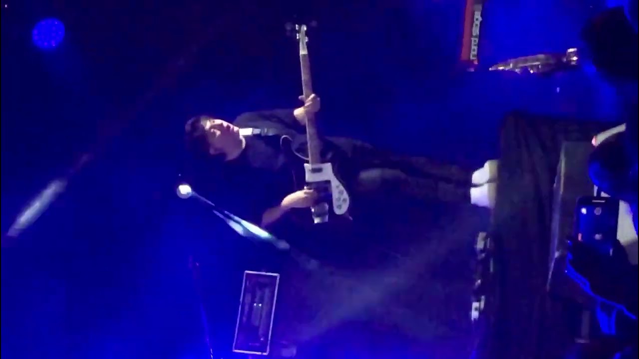 DRAKE BELL - IT'S NEVER OVER (LIVE IN GUADALAJARA)