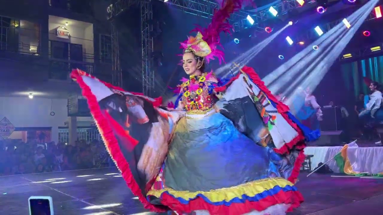 Presentación en traje típico por parte de la nueva  Reina de Echeandía y sus Carnavales 2026