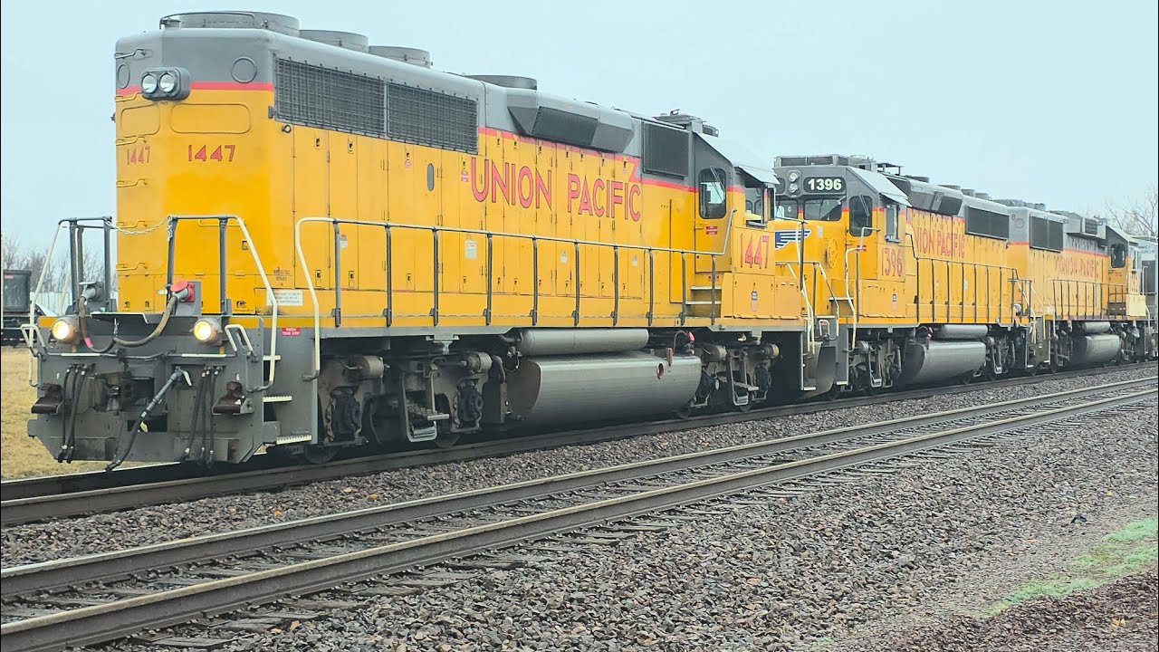 [4K] A STACK TRAIN, LOCAL SHUNTING, MANIFEST, AUTORACK & CHASE BY A GP39-2 DUO! 