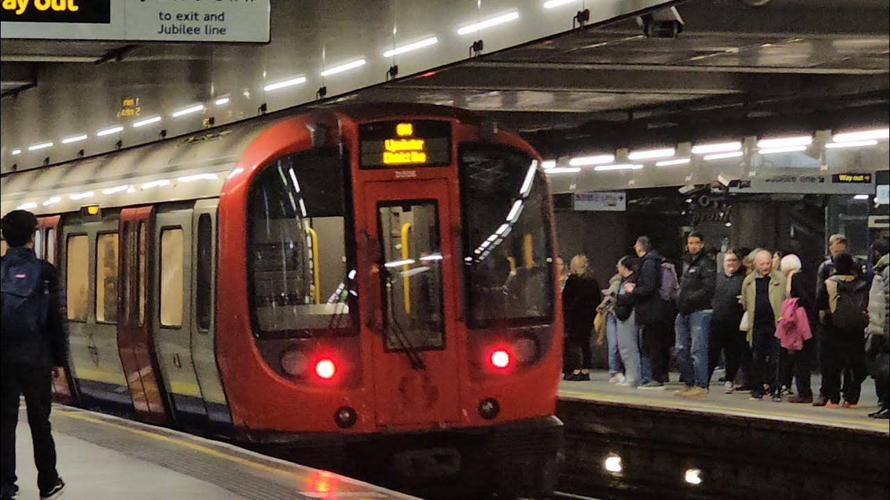 District and Circle Line trains at Westminster Station