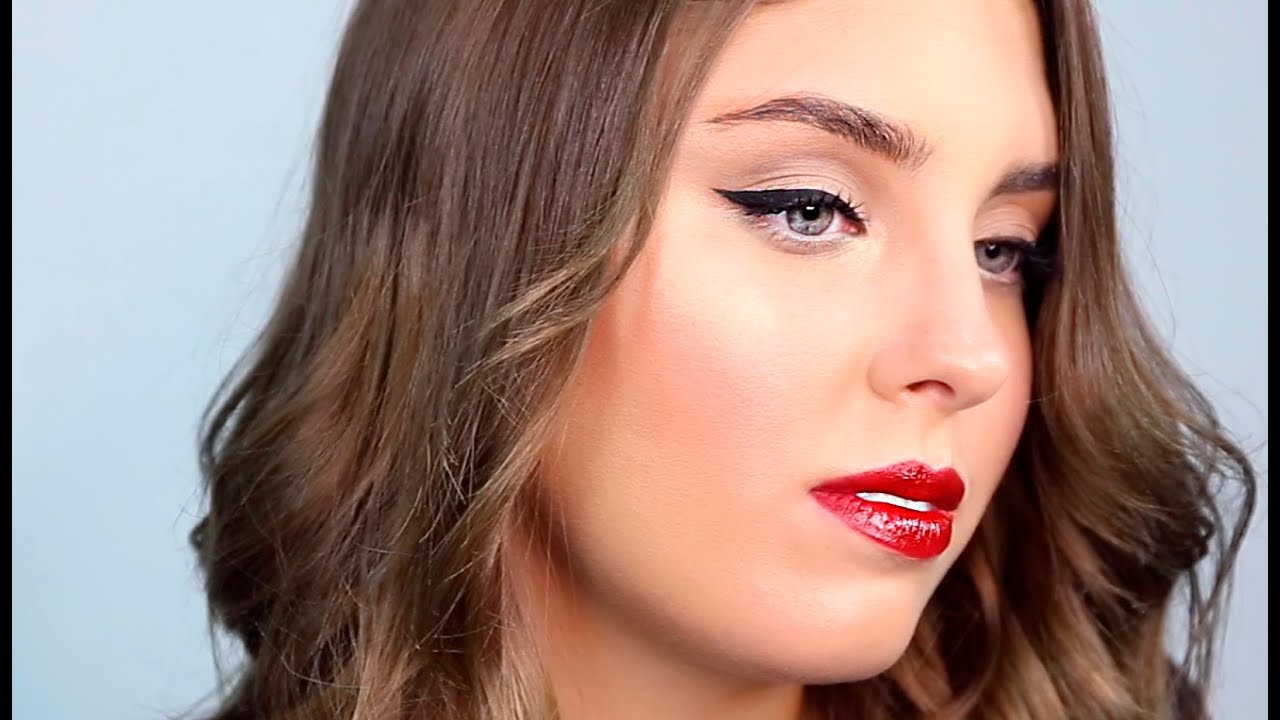 Como hacer un Eyeliner f&aacute;cil y maquillar unos labios Rojos Cherry.