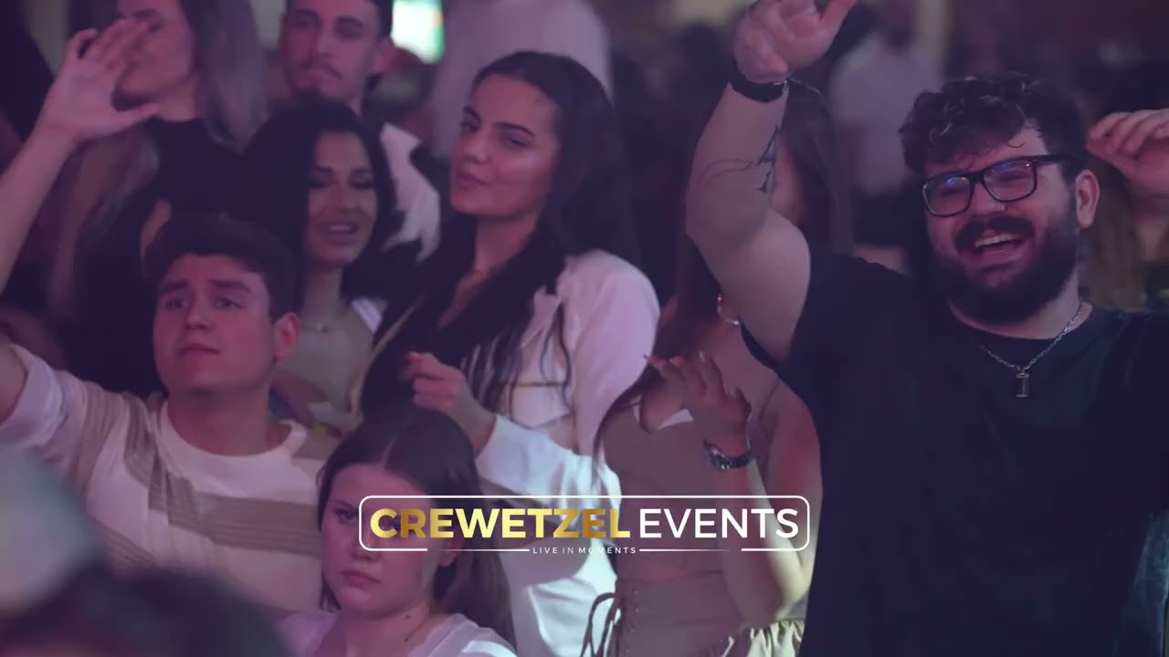 Tzanca Uraganu - Sunt cu Tzanca intr un club [LIVE BERARIA H]