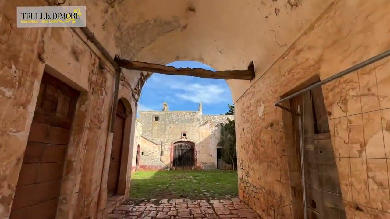 Acquista un'autentica Masseria risalente al '600 immersa tra gli ulivi secolari in Puglia