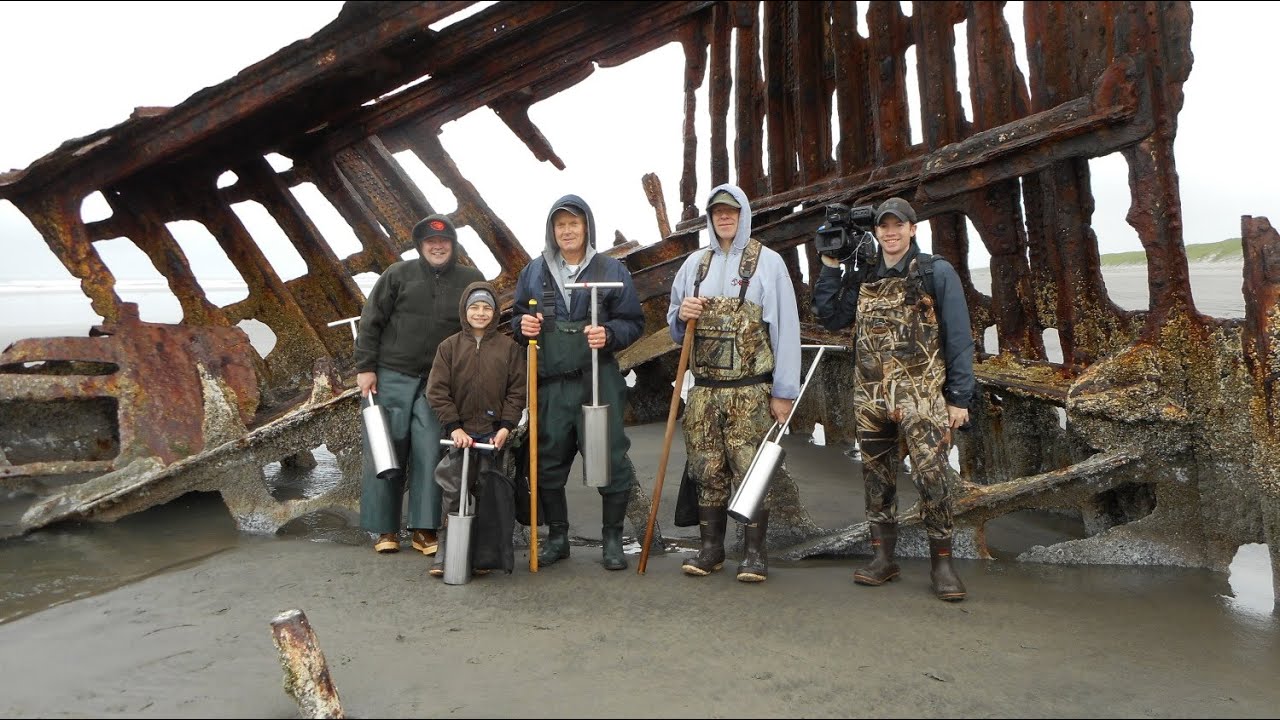 Grant's Getaways:  Razor Clams and Tools to Dig Them