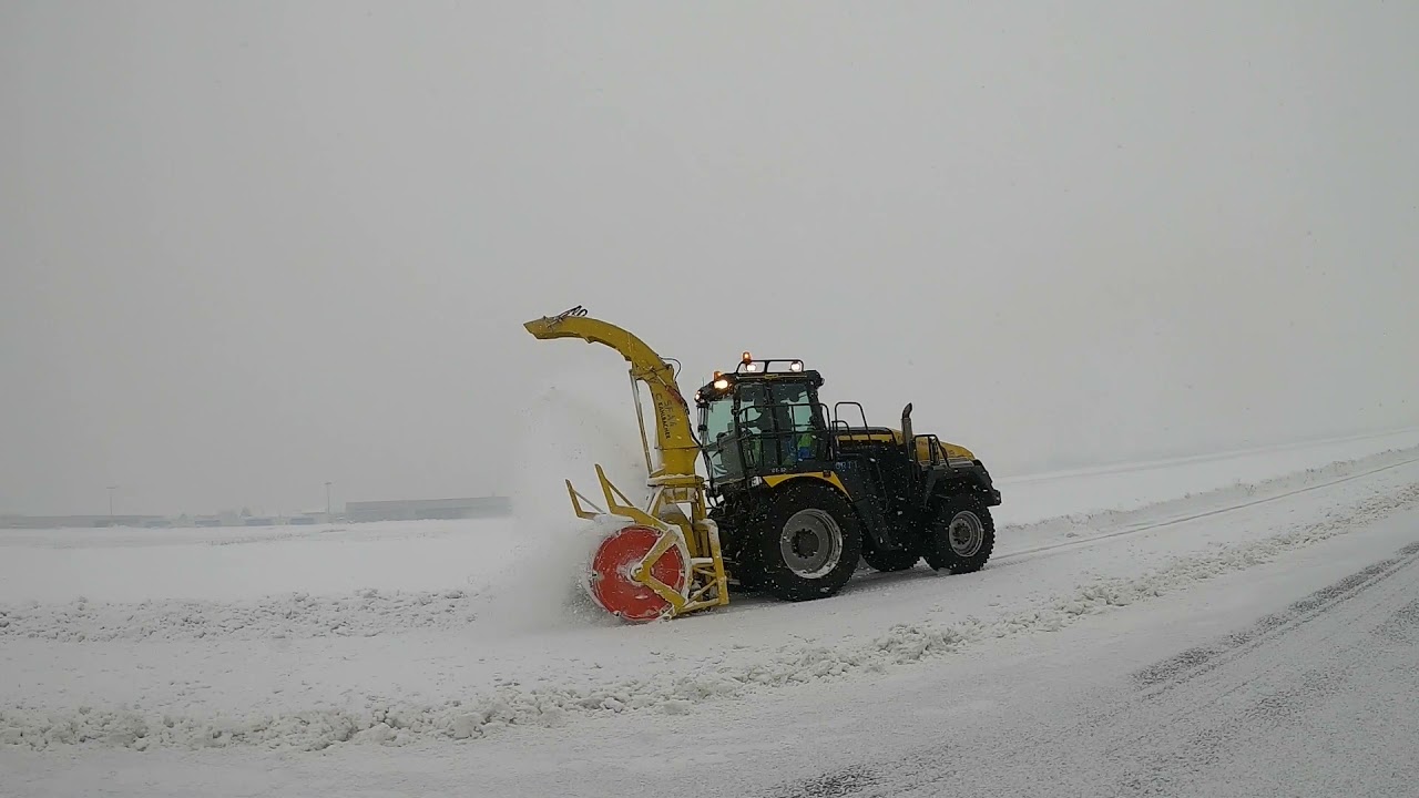Winterdienst Flughafen Graz (9. Dez. 2021)