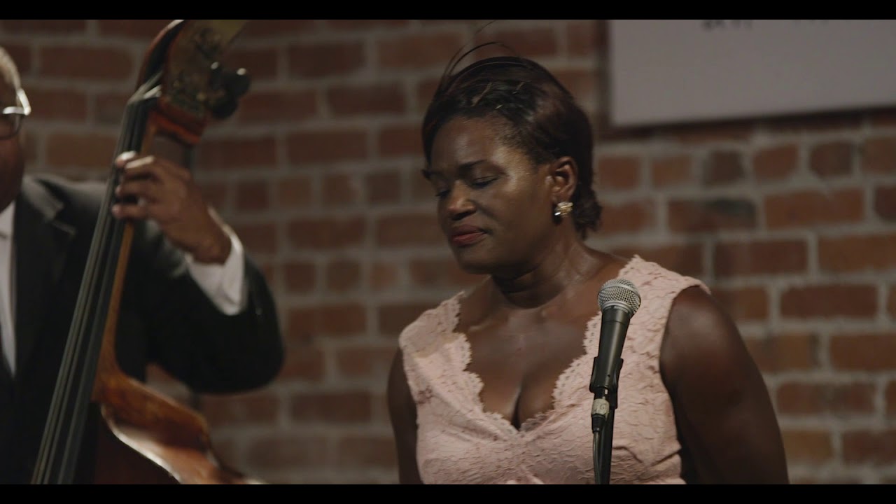 Douy&eacute;    BODY AND SOUL (live)