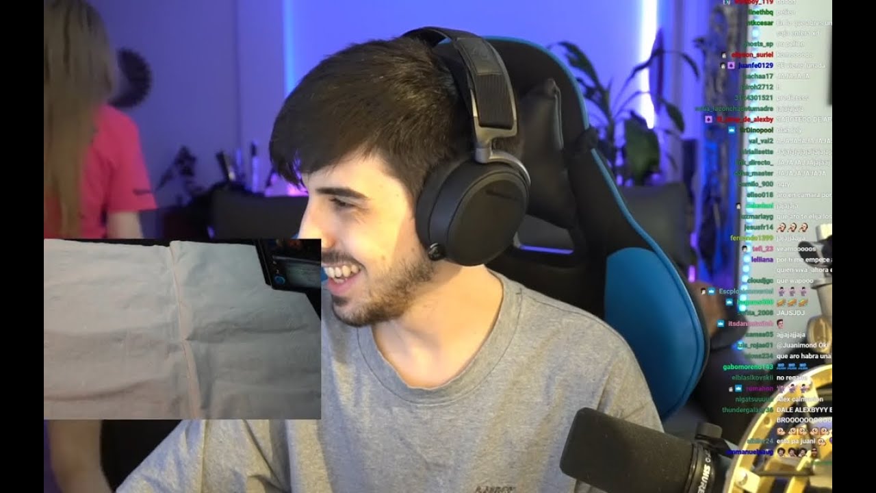 Alexby: Tapa a Aroyitt para que no la vean en ropa interio🤣🤣r Momentos Aroxby