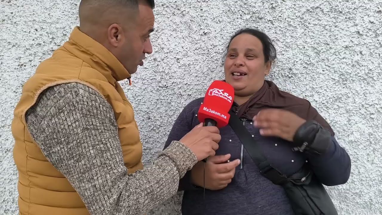 جرا عليها الراجل وعندها 2 الاطفـ.ال 😱 😱 كاتبيع كلينيكس في المقاهي باش تعيش بالحلال