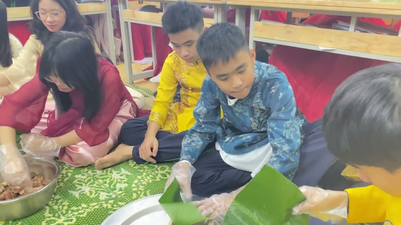 CLIP GOI BANH CHUNG LOP 7A1