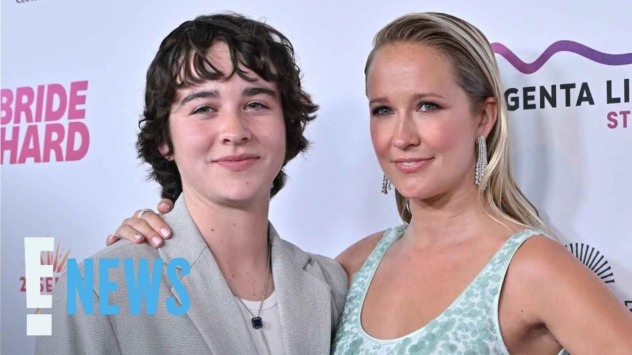 Pitch Perfect's Anna Camp, Girlfriend Jade Whipkey Make Red Carpet Debut | E! News