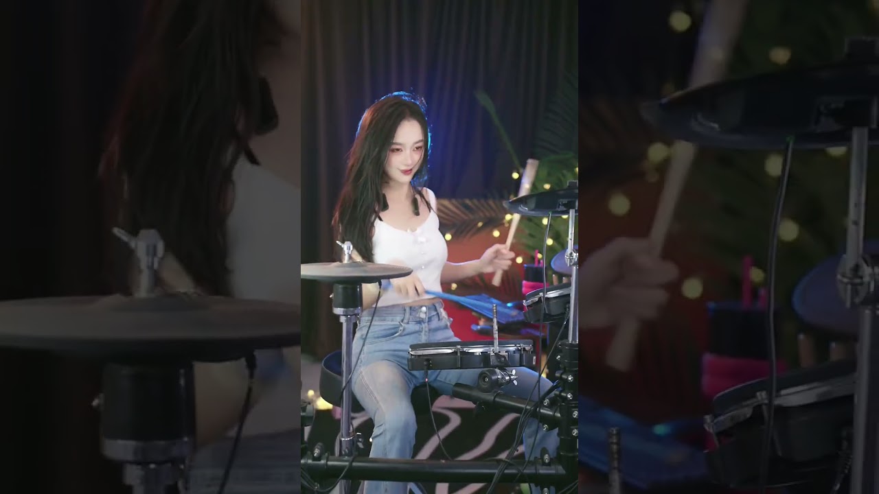 年轻鼓手激情演绎，打击乐与歌声的完美结合 