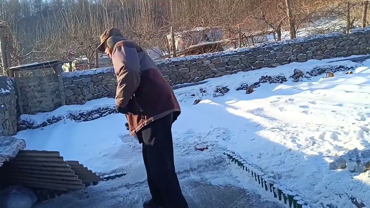 江苏无锡人在辽宁辽阳大山里的农家小院猫冬