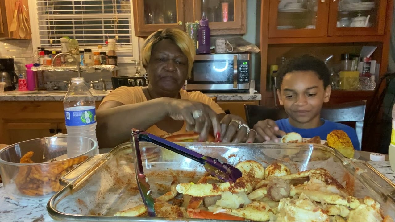 Shrimp bowl drinking water