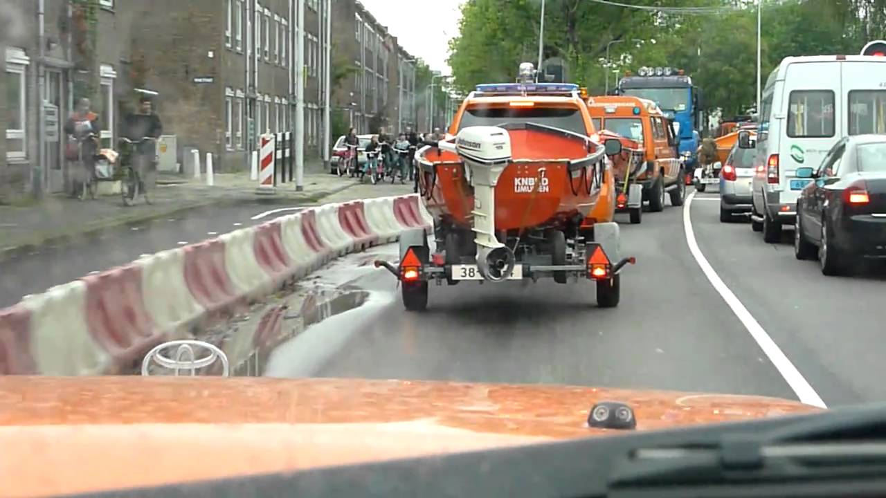 Reddingsbrigade oefent vervoer rampenvloot met politie