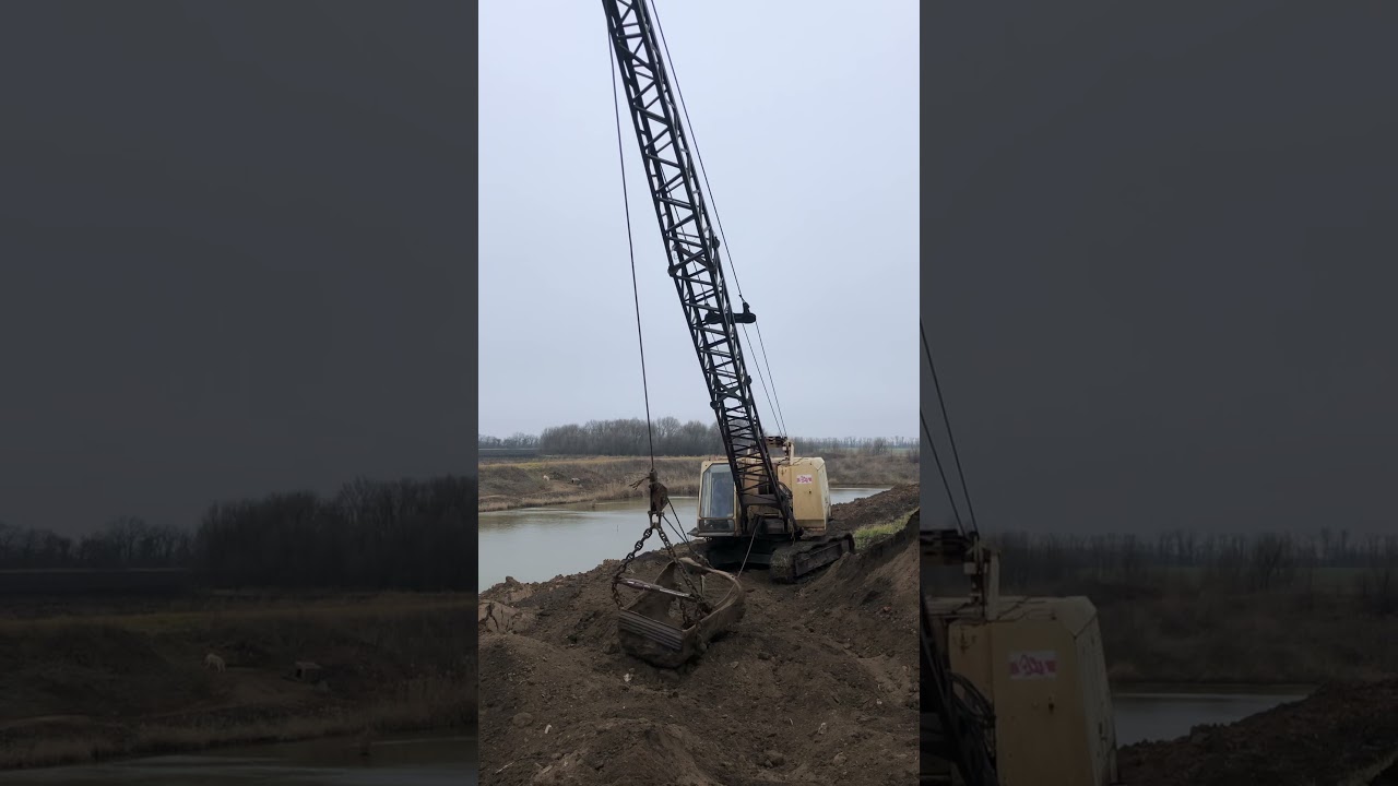 Драглайн ЭО-4112 слезает с дамбы