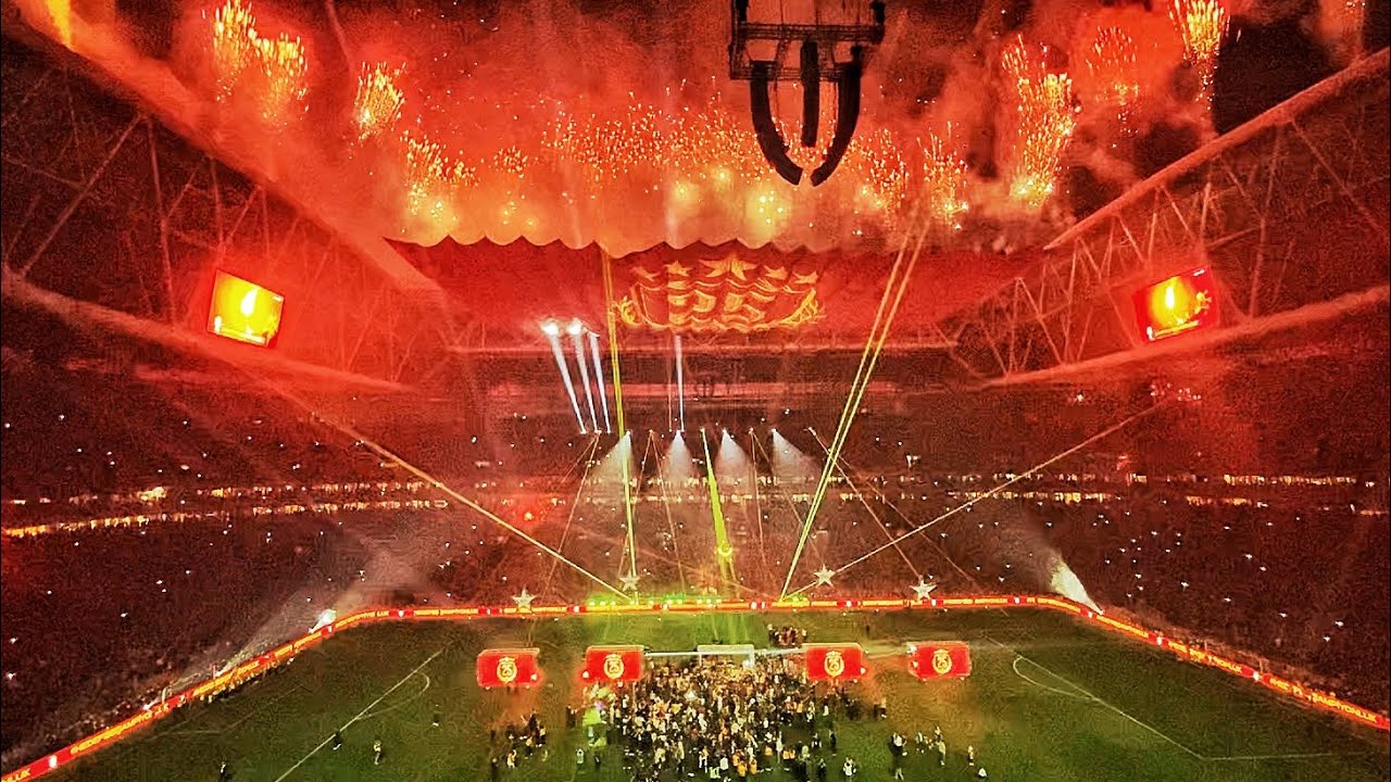 GALATASARAY ŞAMPİYONLUK KUTLAMASI SAHA İÇİ ÖZEL - TRİBÜNLER STADYUM VLOG