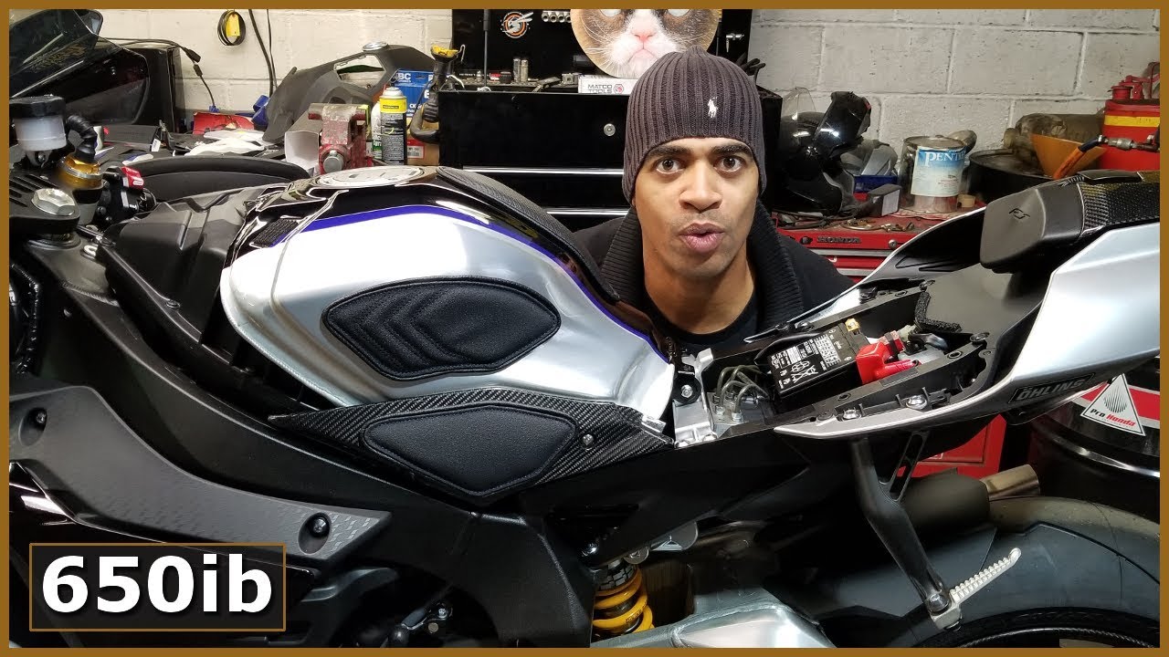 Luimoto 'Leaf' Tank & Knee Pads Installed | Yamaha R1M Build Series