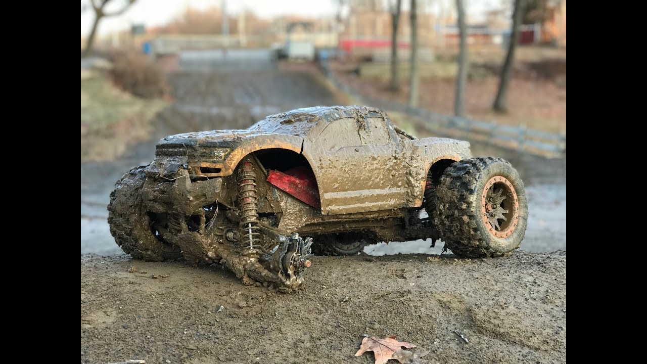 RC TRAXXAS XMAXX MUD BASH! XMAXX JUMPS DJI MAVIC PRO PLATINUM!