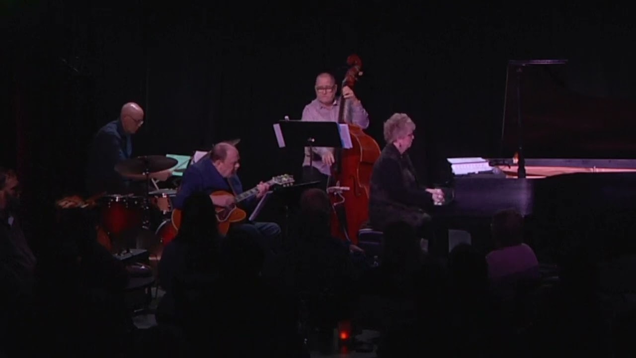 Jazz pianist Lori Mechem plays "O Tannenbaum" LIVE at Nashville Jazz Workshop 