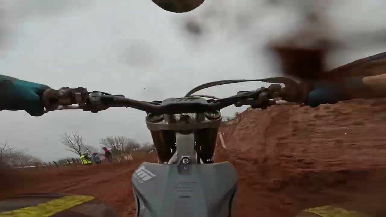 Some Raw footage of Sagg changes and motos round Desert Martin Motocross Track