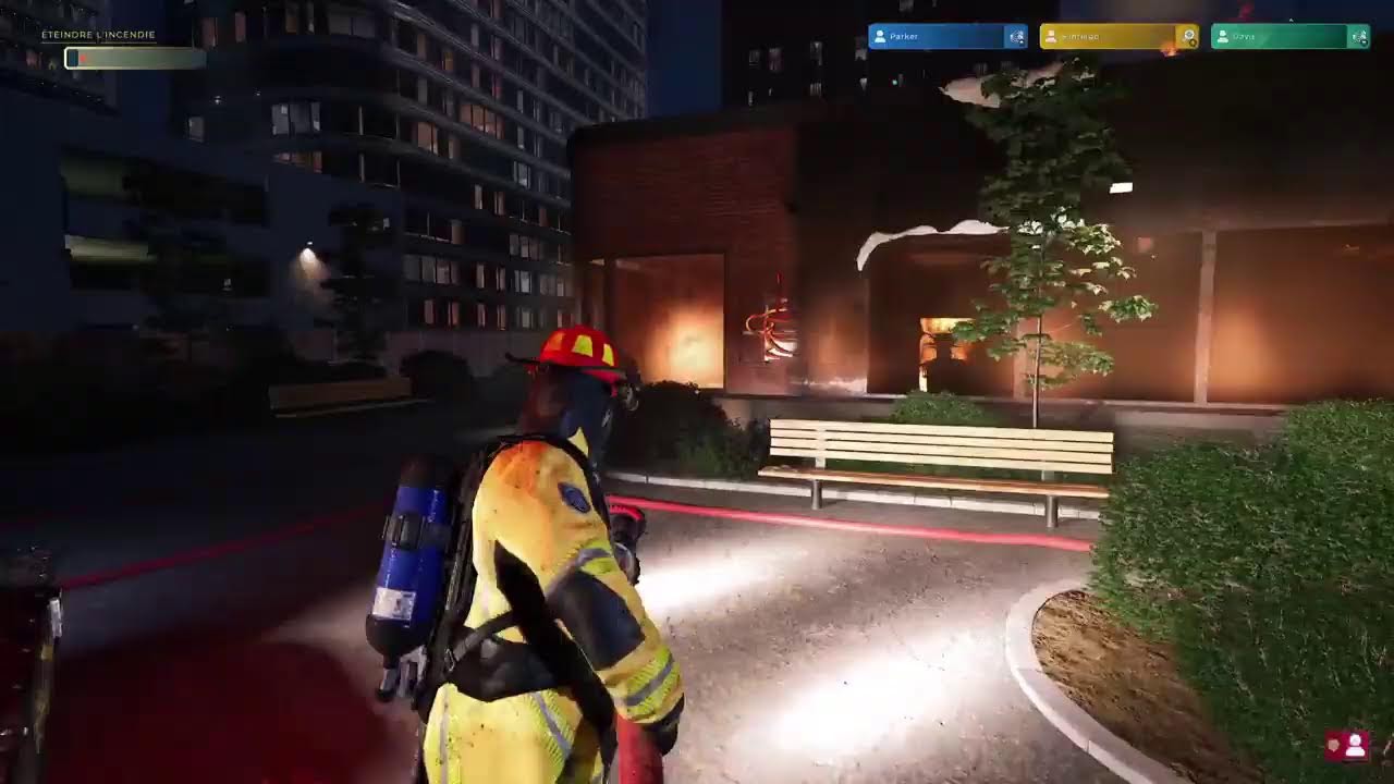 Live firefighting simulator: grosse garde avec les pompiers.