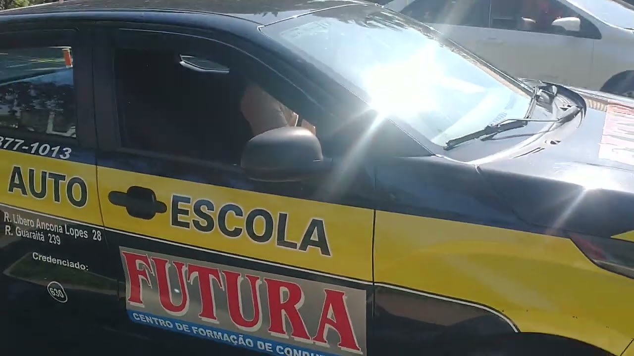 Estacionamento entre carros simulado, com cones substituindo a baliza  # não tem mais baliza 