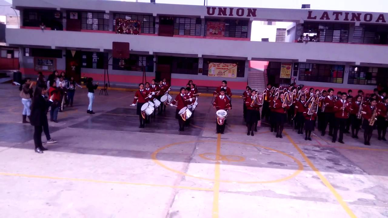 1er Lugar del desfile cívico escolar - La Molina
