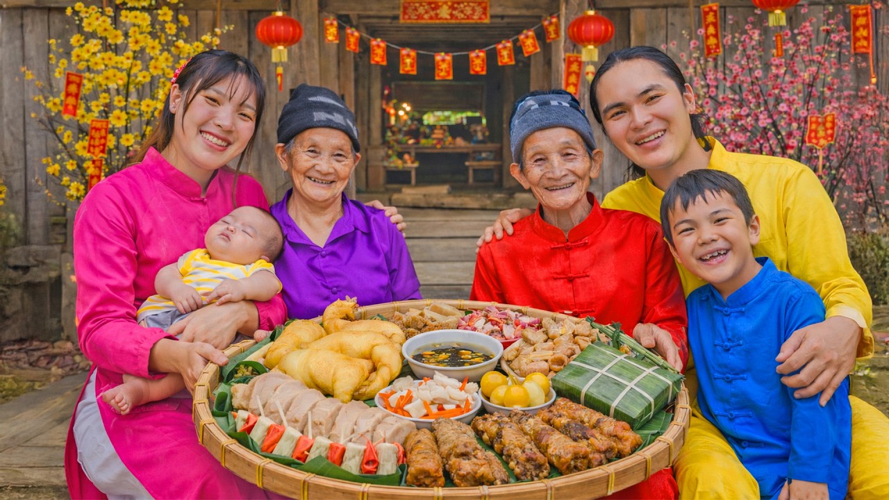 Lunar New Year 2026: Enjoying a Traditional Vietnamese Tet Meal with the Whole Family