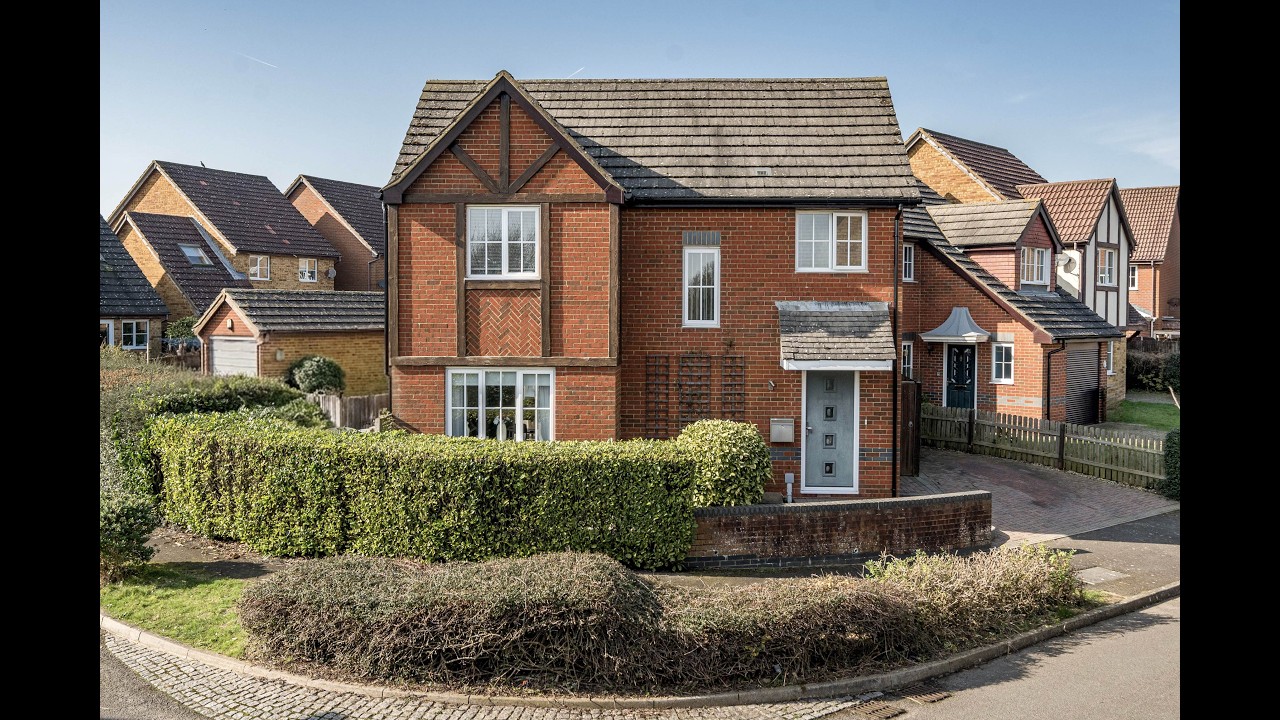 FOR SALE - Demozay Close, Hawkinge, CT18 7PL