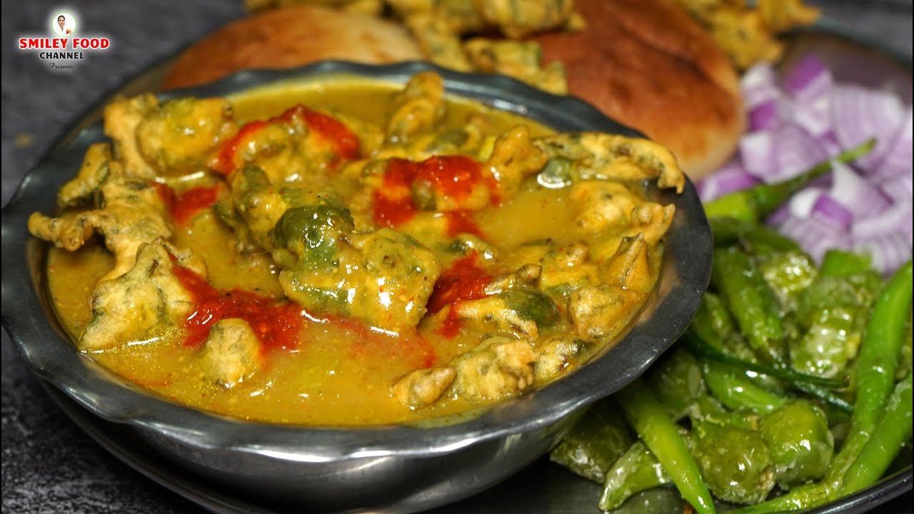 पालनपुर की फेमस पकोड़े वाली कड़ी Palanpur Famous Street Food Palak Kadi Pakoda | Gujarati Recipes
