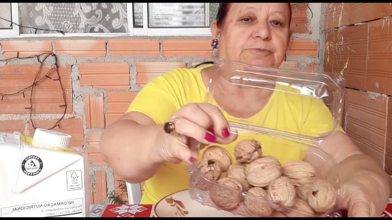 Nosso almoço  ,um bifinho,pepino😋😋