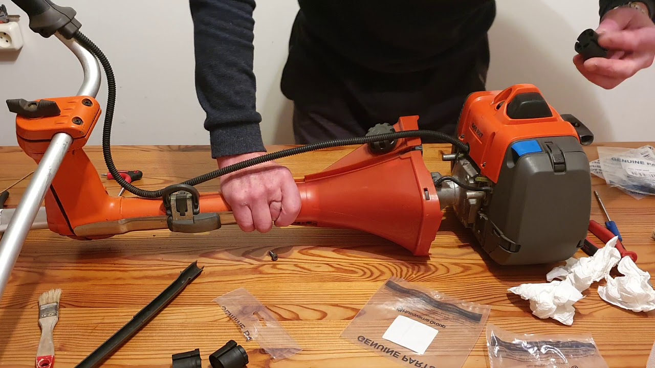 Husqvarna | Brushcutter 545RXT | Changing the Vibration Dampers.