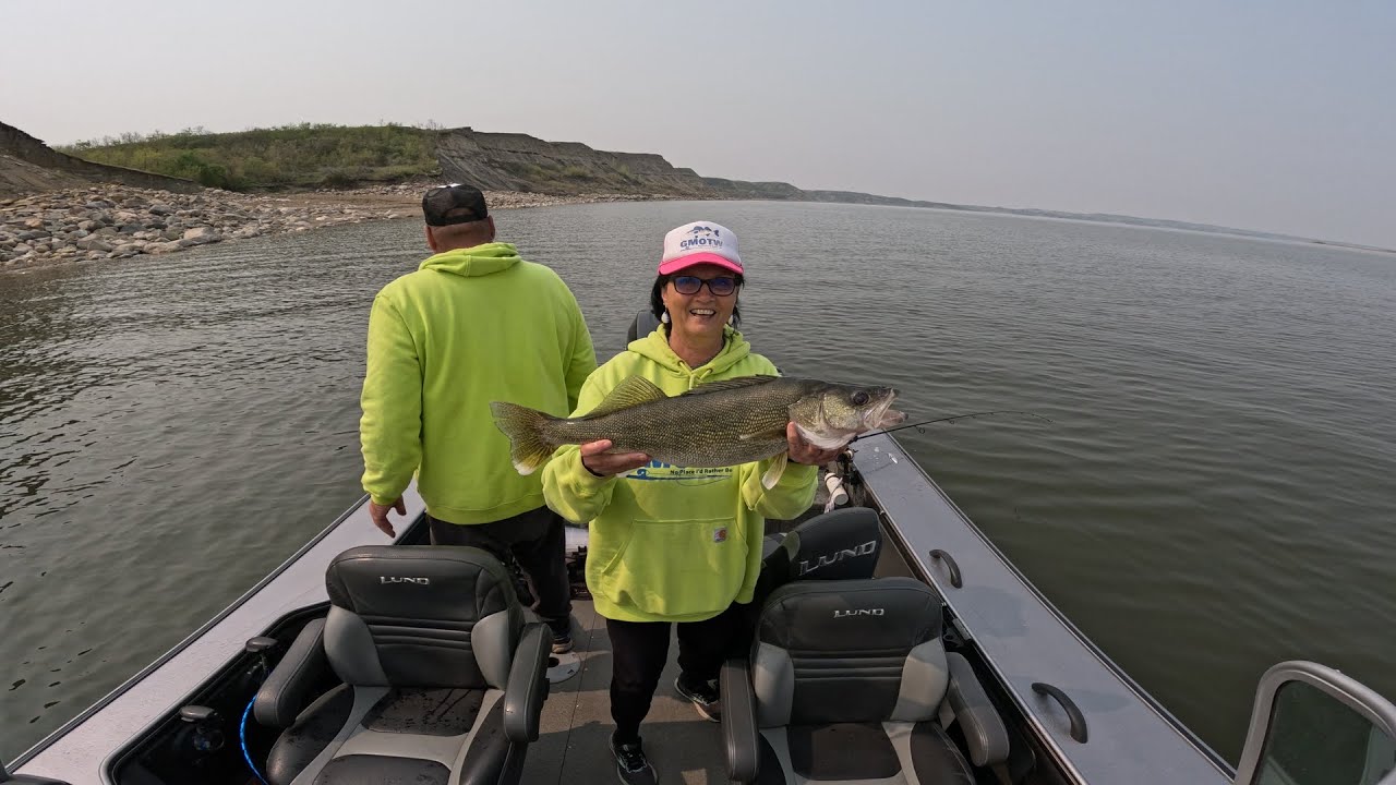 Lake Sakakawea fishing report 5/20/2023 - Hammering Big Walleye!