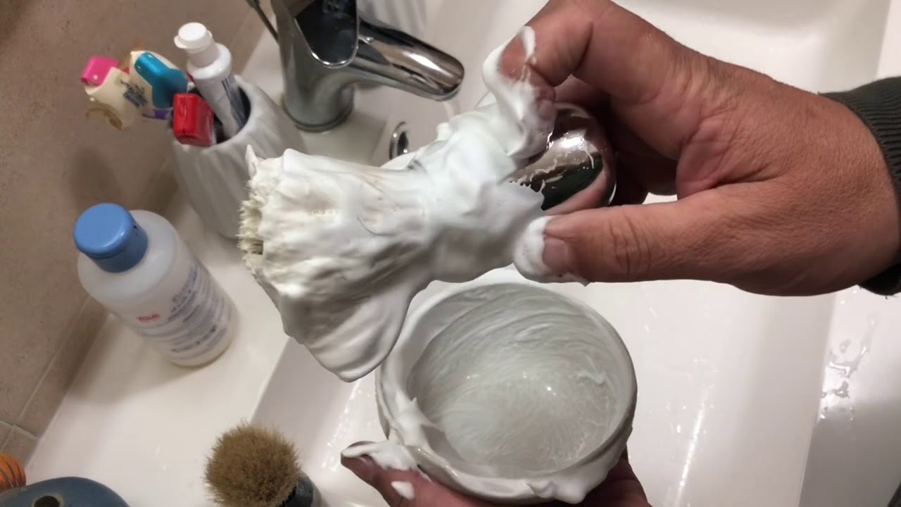 Rasatura Tradizionale - Tutorial come montare il sapone da barba in ciotola