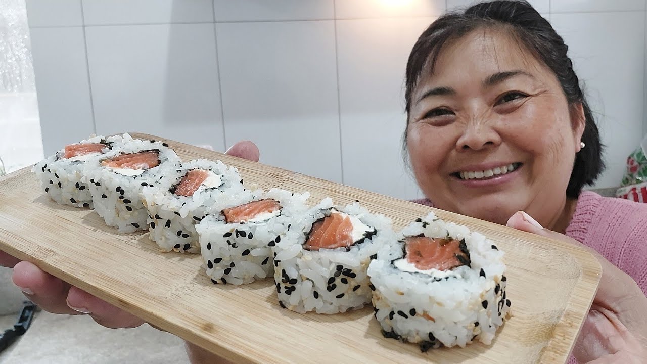 COMO FAZER ARROZ PARA SUSHI | FIZ URAMAKI DE SALMÃO COM CREAM CHEESE MAIS FÁCIL DO MUNDO