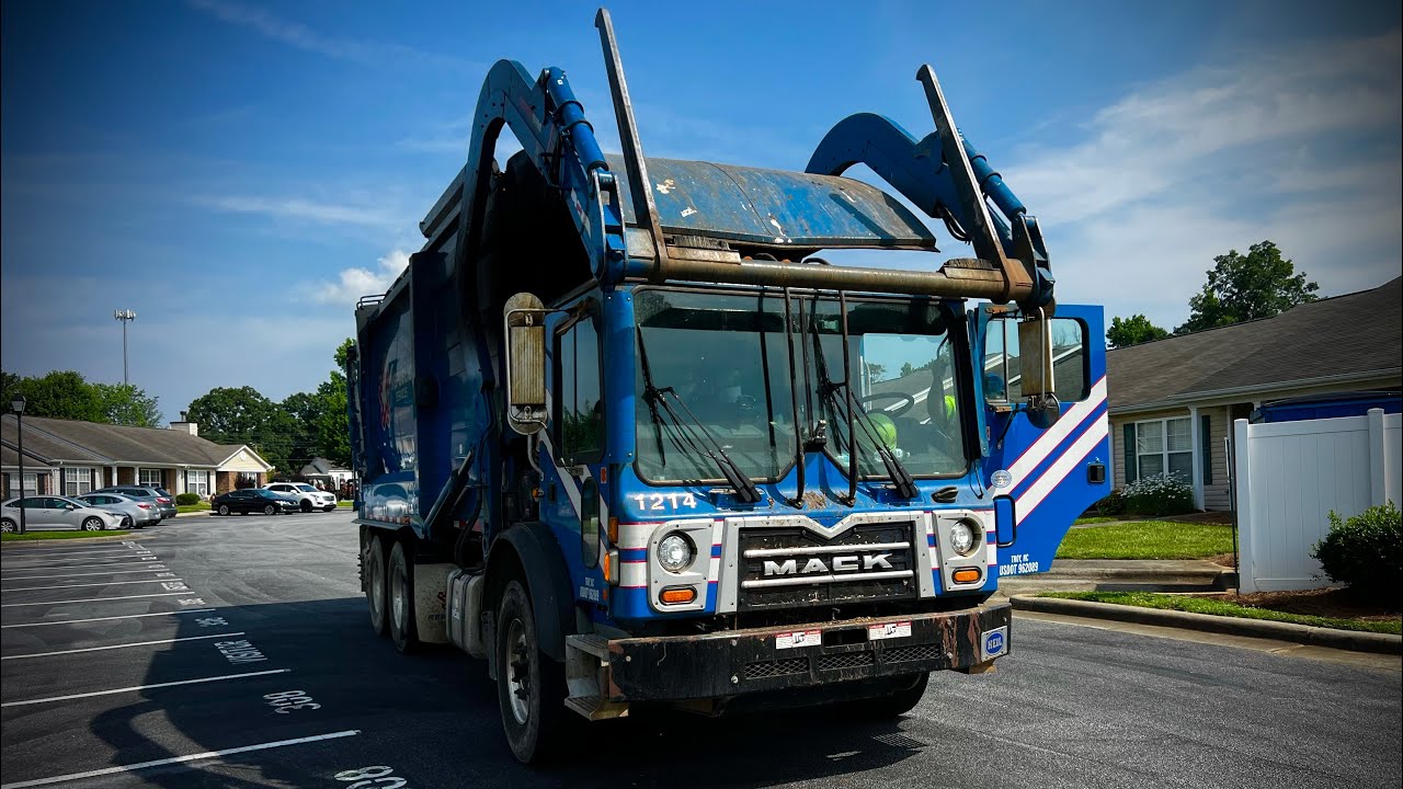 Republic Services Mack MRU Heil Half/Pack Sierra Front Loader
