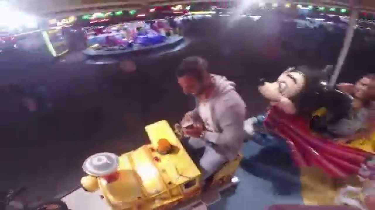 Bem-vindos ao Carrossel onde menina bonita não paga mas tambem não anda...não anda