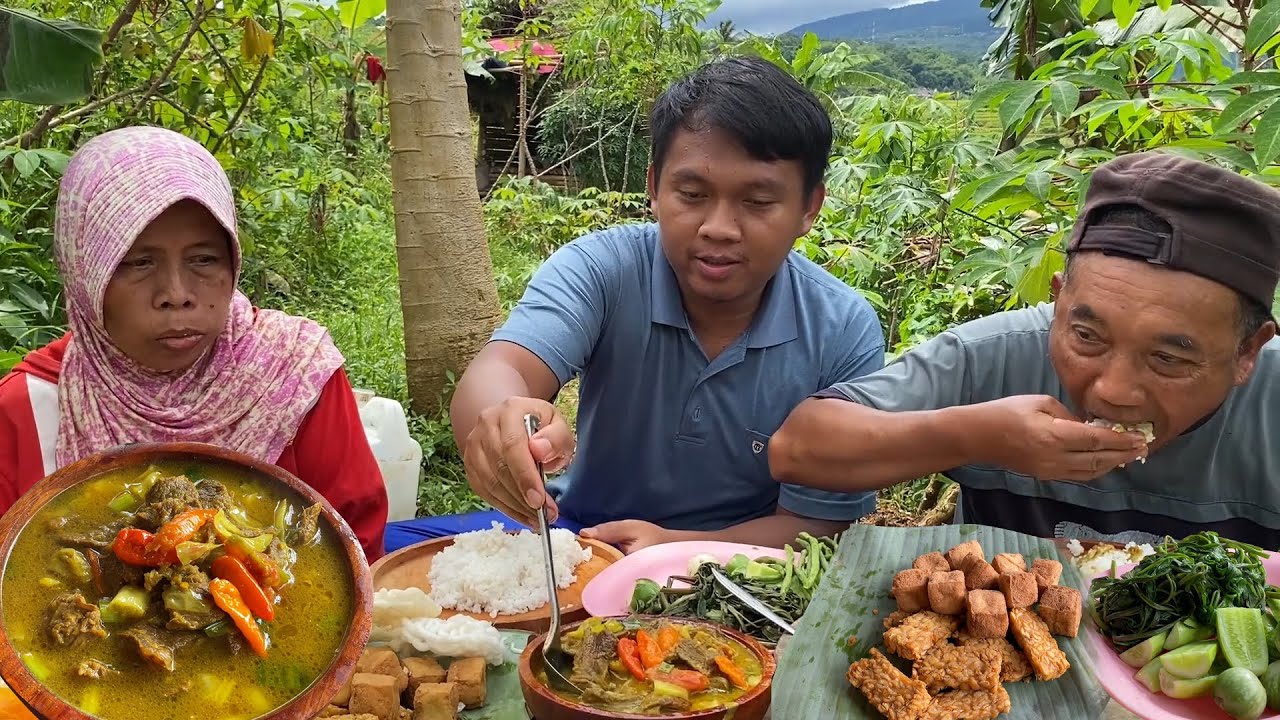 Masak Tongseng Sapi Pedas, Sambal Hijau Lalapan Kangkung Timun Dan Kukus Pepaya