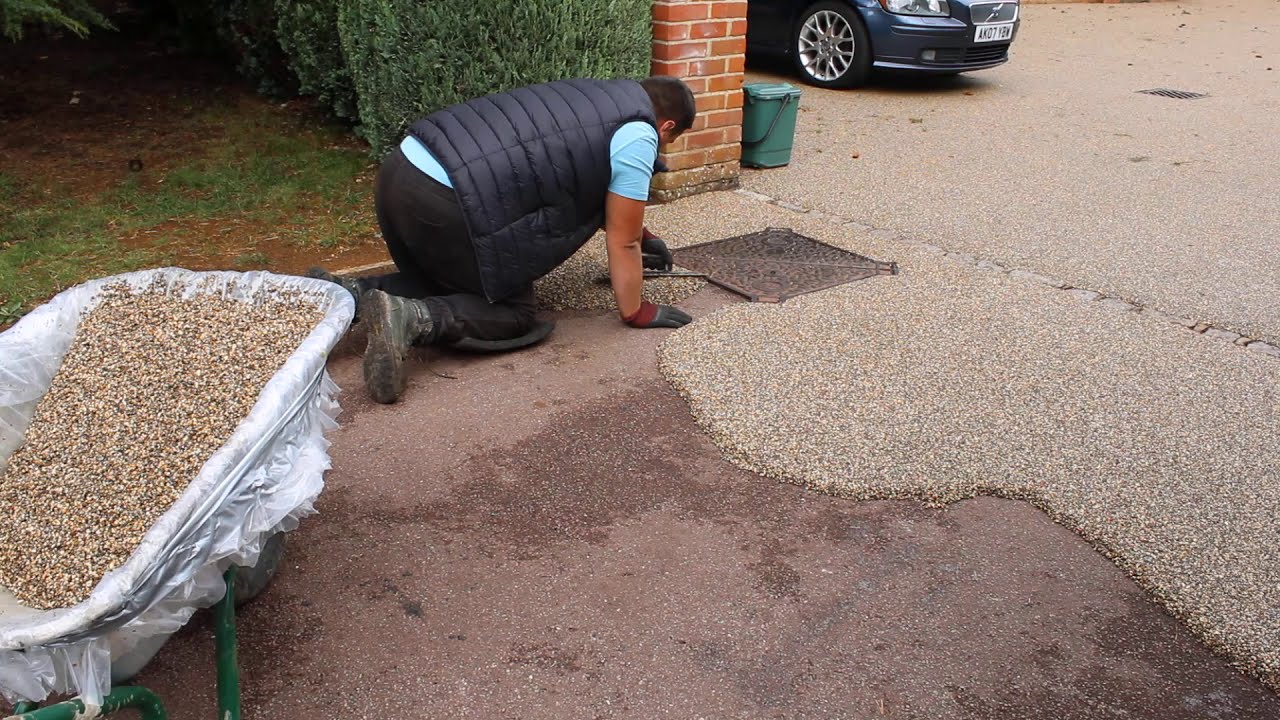 Laying Resin Bound Gravel Around A Drain Cover - New Driveway Company