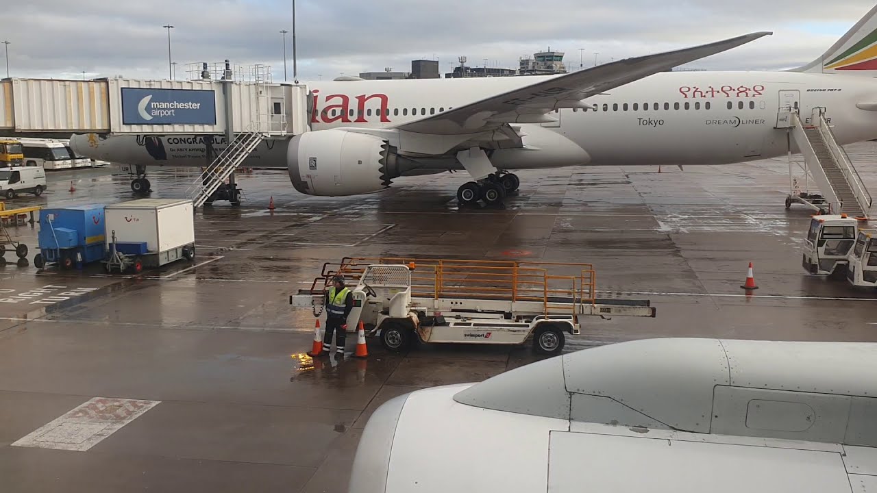 TUI Boeing 757-200 G-BYAY Landing At Manchester Airport