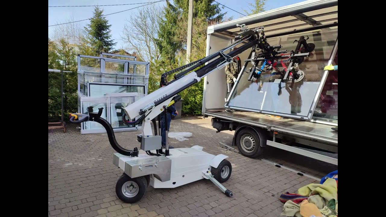 Załadunek okien robotem Befard XC 600