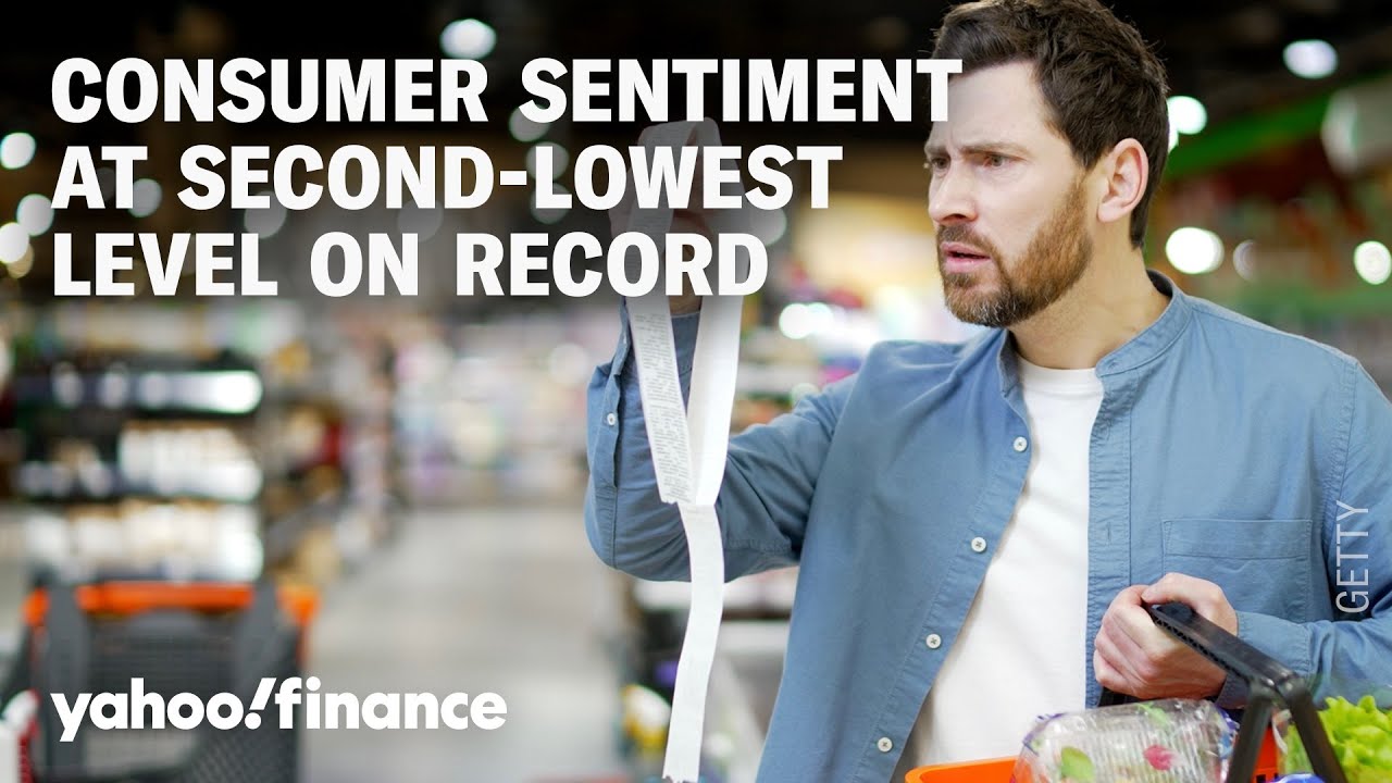 Economist explains the disconnect between falling consumer sentiment and spending
