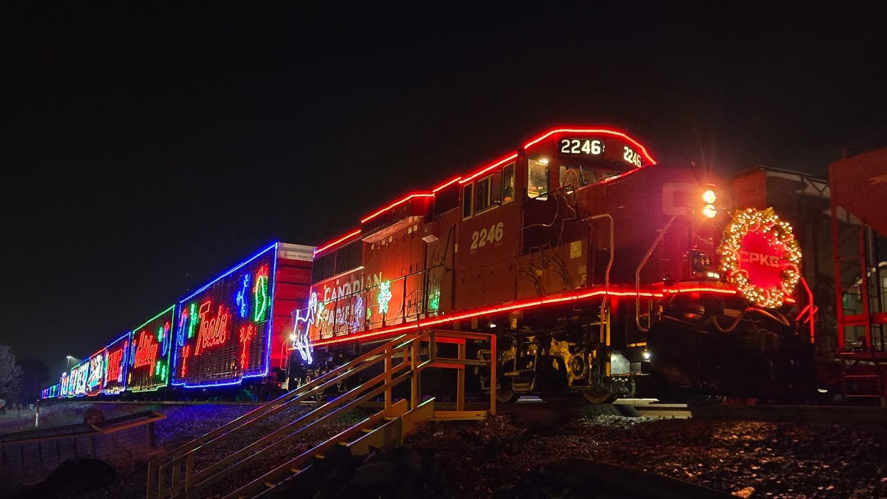 Railfanning Elkhart, Indiana for the CPKC holiday train